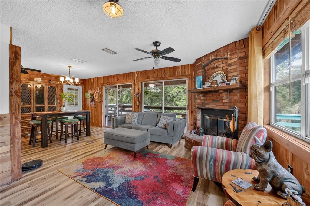 For Sale: $335,000 (3 beds, 2 baths, 1727 Square Feet)