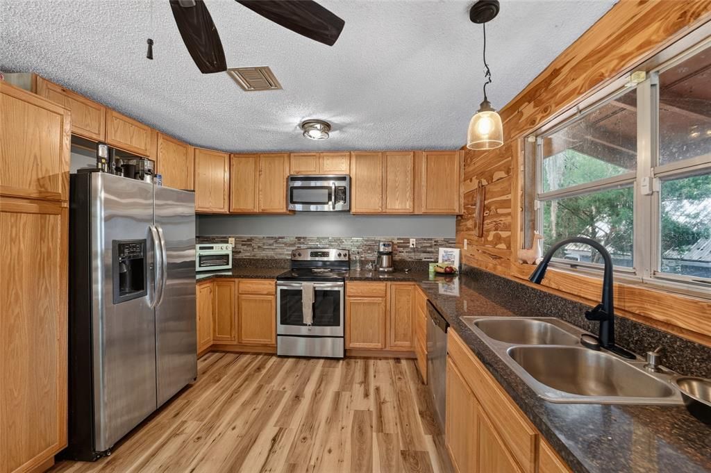 For Sale: $335,000 (3 beds, 2 baths, 1727 Square Feet)