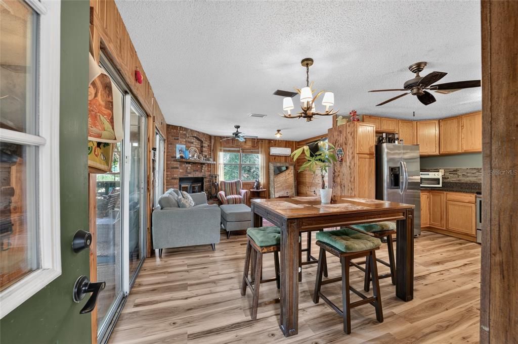 For Sale: $335,000 (3 beds, 2 baths, 1727 Square Feet)
