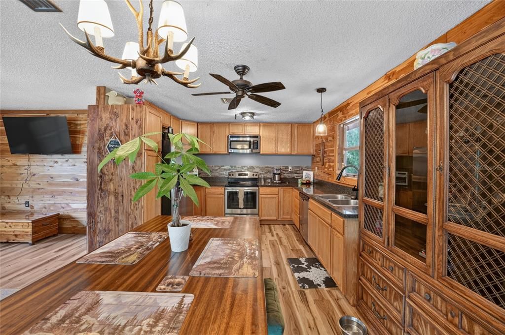 For Sale: $335,000 (3 beds, 2 baths, 1727 Square Feet)