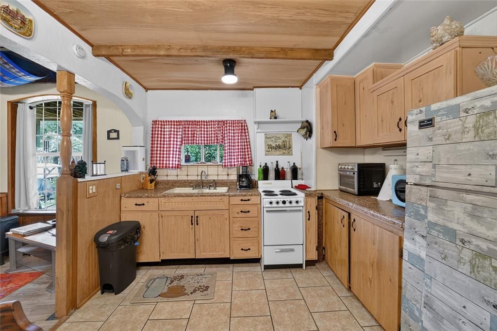 For Sale: $335,000 (3 beds, 2 baths, 1727 Square Feet)