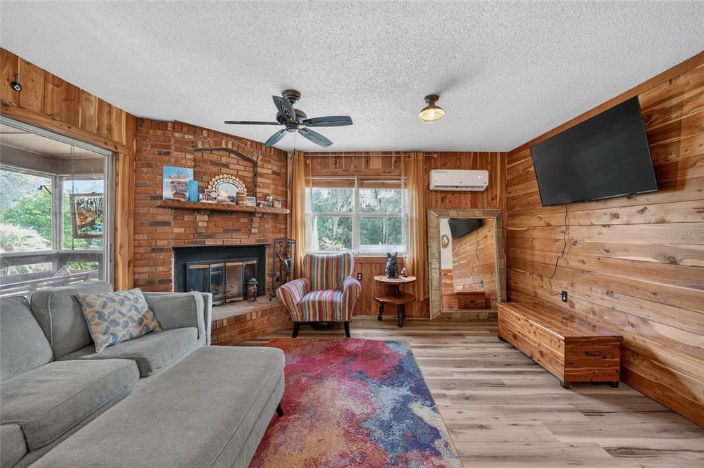 For Sale: $335,000 (3 beds, 2 baths, 1727 Square Feet)