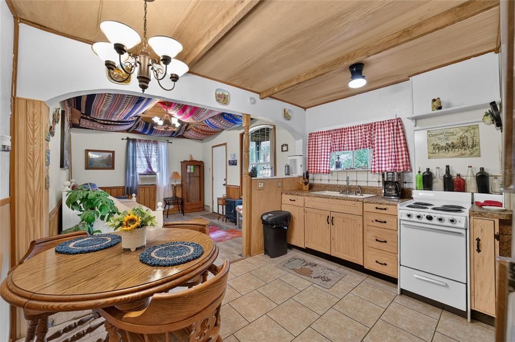 For Sale: $335,000 (3 beds, 2 baths, 1727 Square Feet)