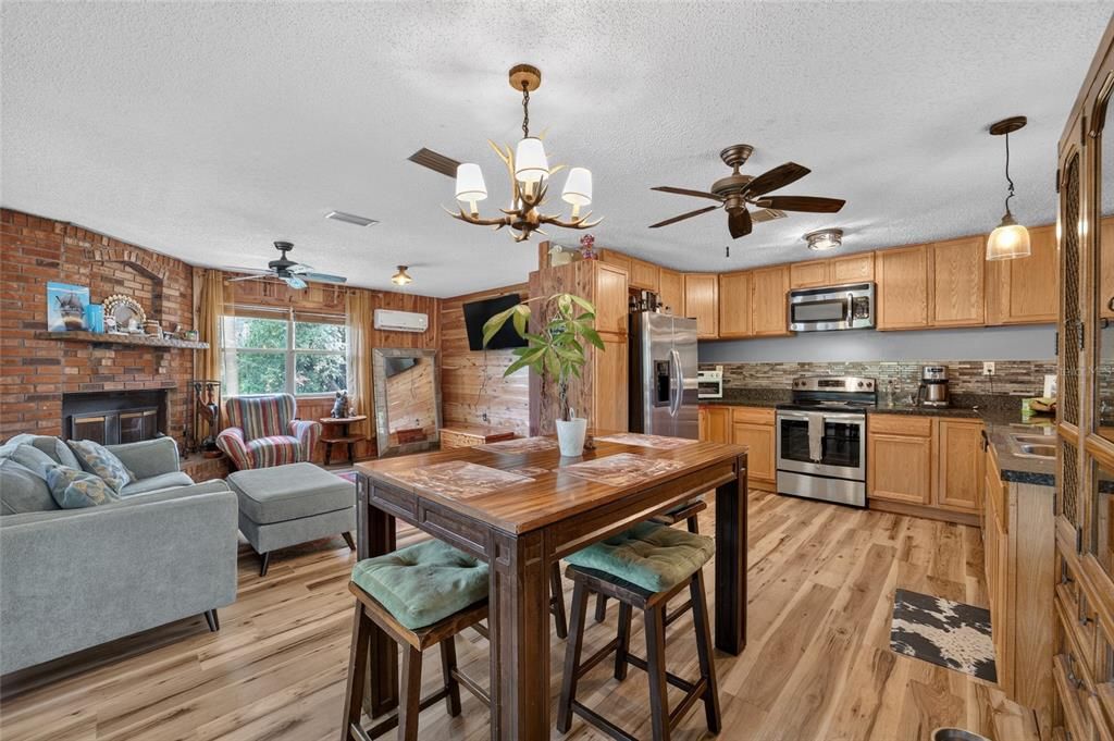 For Sale: $335,000 (3 beds, 2 baths, 1727 Square Feet)