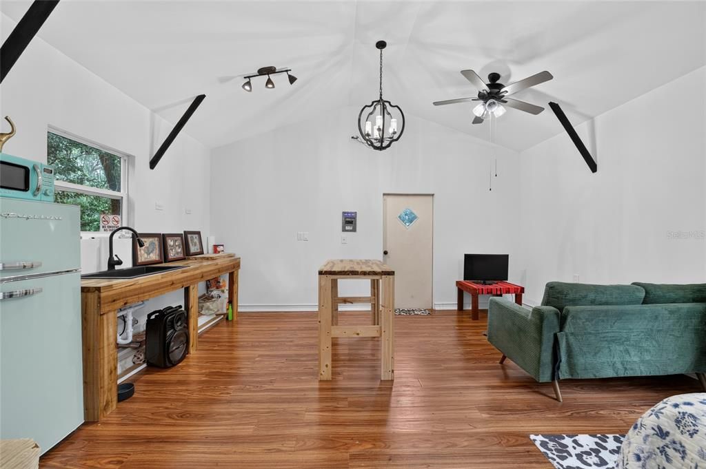 For Sale: $335,000 (3 beds, 2 baths, 1727 Square Feet)