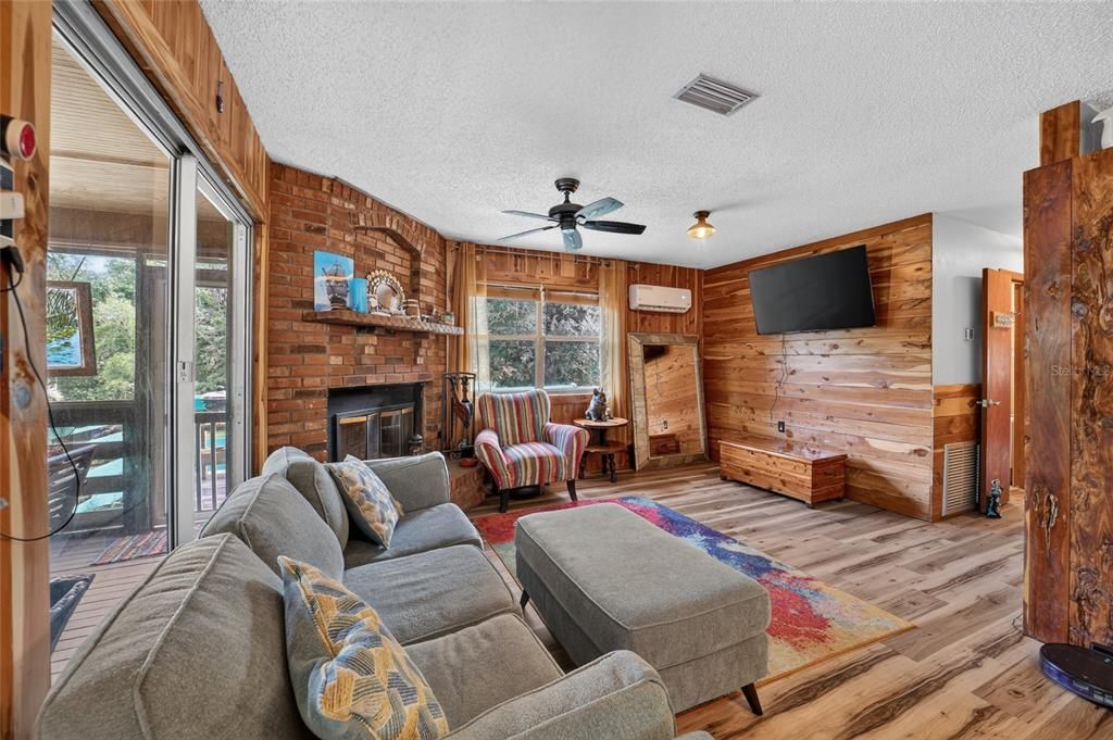 For Sale: $335,000 (3 beds, 2 baths, 1727 Square Feet)