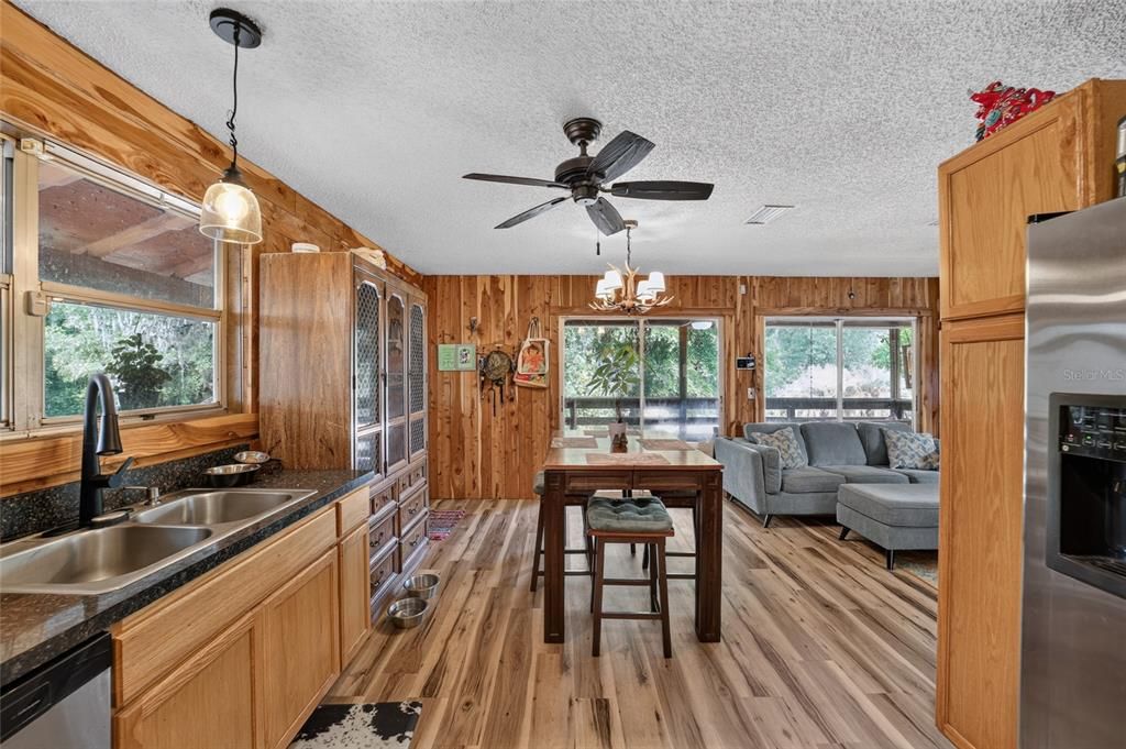 For Sale: $335,000 (3 beds, 2 baths, 1727 Square Feet)