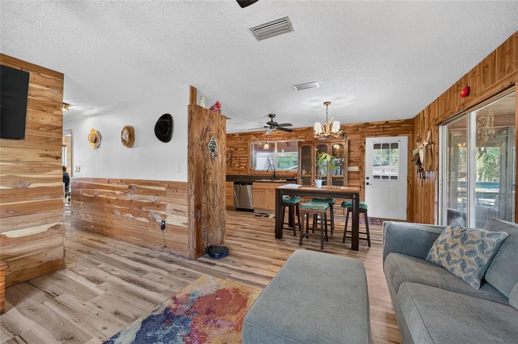 For Sale: $335,000 (3 beds, 2 baths, 1727 Square Feet)