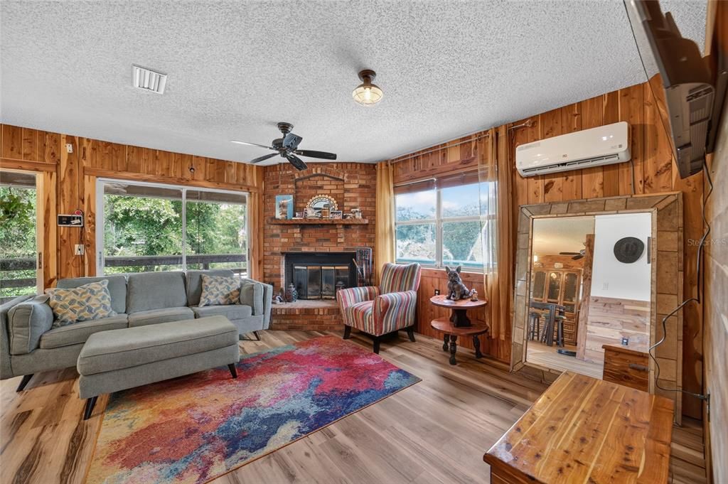 For Sale: $335,000 (3 beds, 2 baths, 1727 Square Feet)