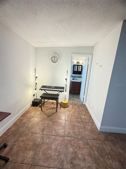 En Venta: $215,000 (2 camas, 2 baños, 952 Pies cuadrados)