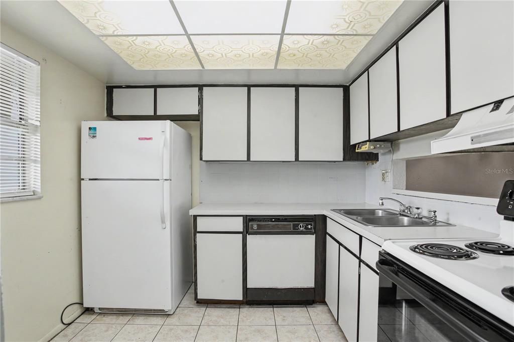 For Sale: $162,000 (2 beds, 1 baths, 987 Square Feet)
