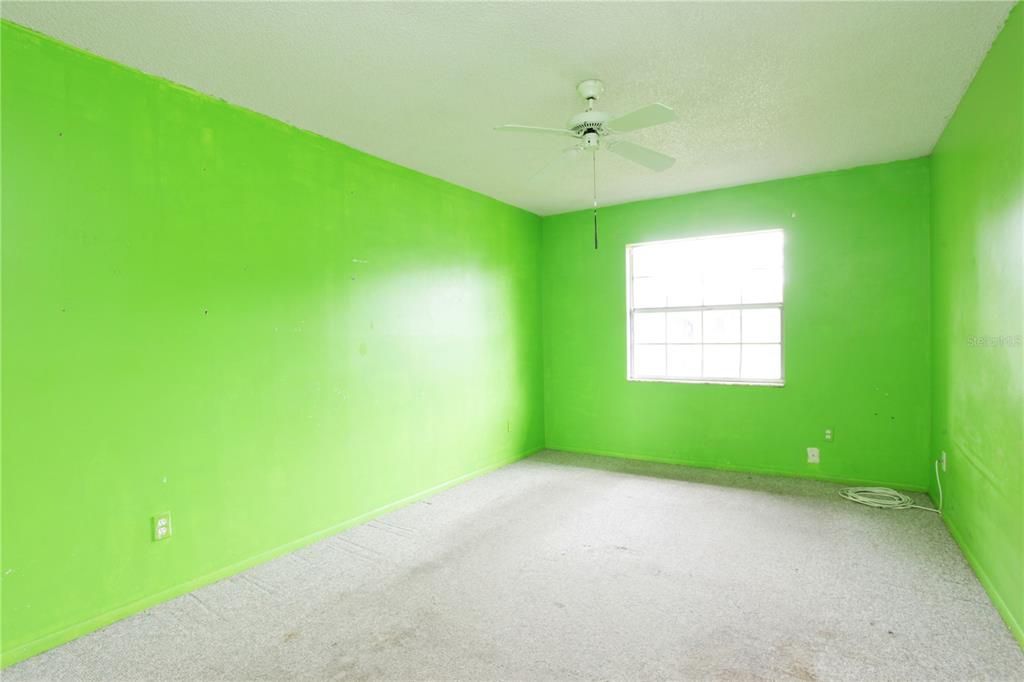 For Sale: $162,000 (2 beds, 1 baths, 987 Square Feet)