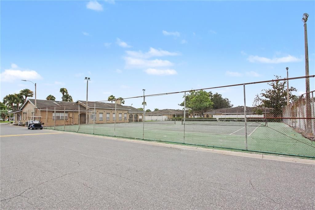 For Sale: $162,000 (2 beds, 1 baths, 987 Square Feet)