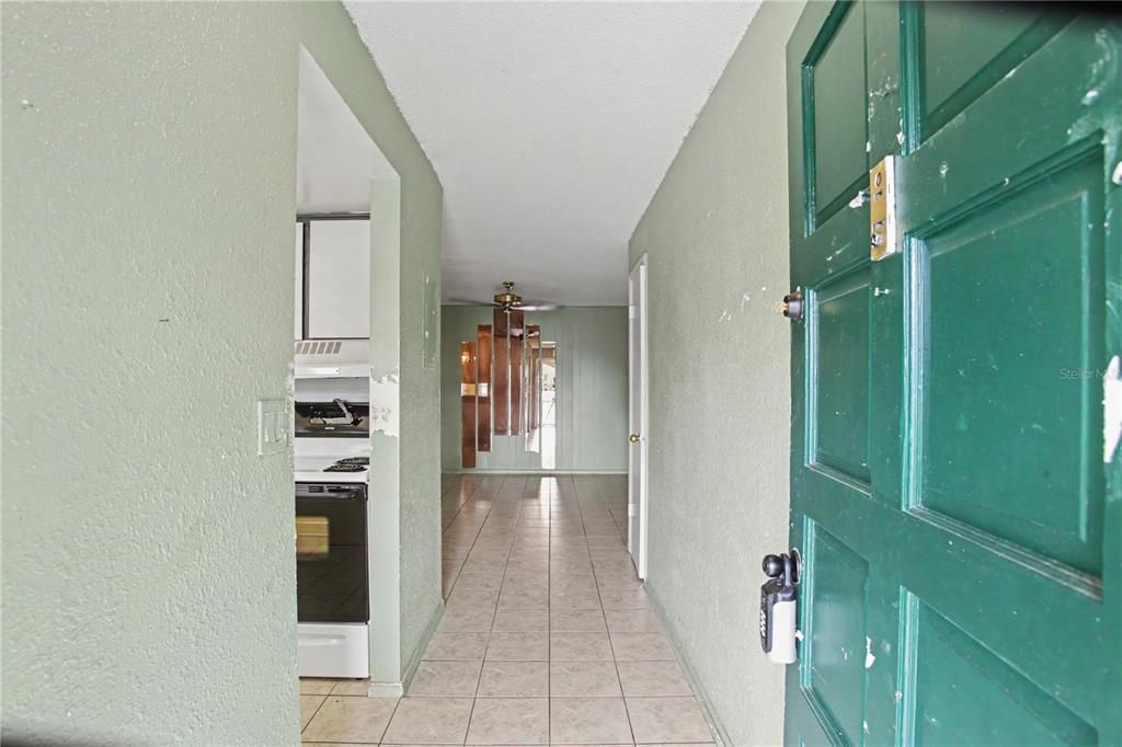 For Sale: $162,000 (2 beds, 1 baths, 987 Square Feet)