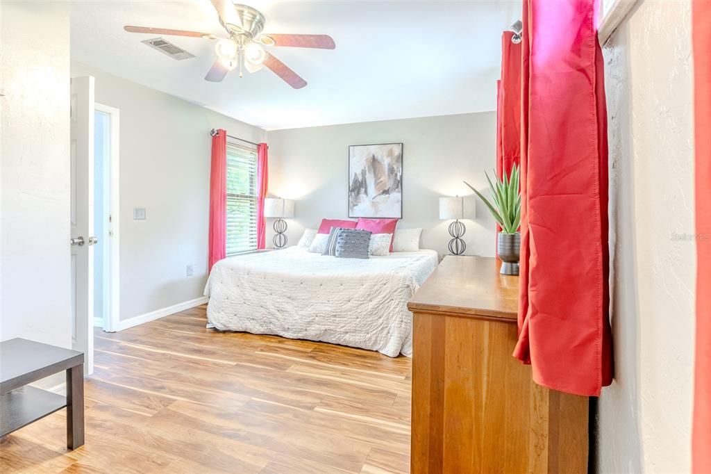 En Venta: $249,900 (2 camas, 2 baños, 1208 Pies cuadrados)