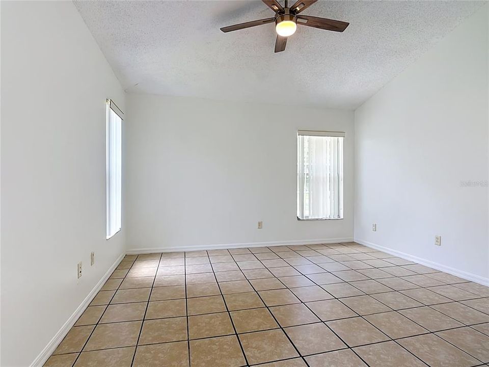 En Venta: $359,900 (3 camas, 2 baños, 1774 Pies cuadrados)