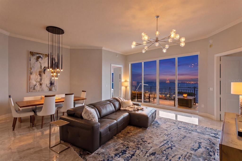 Activo con contrato: $1,295,000 (3 camas, 2 baños, 2000 Pies cuadrados)
