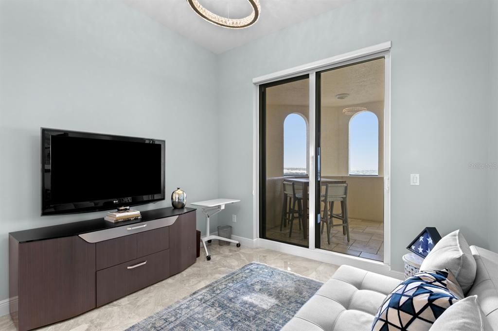 Activo con contrato: $1,295,000 (3 camas, 2 baños, 2000 Pies cuadrados)