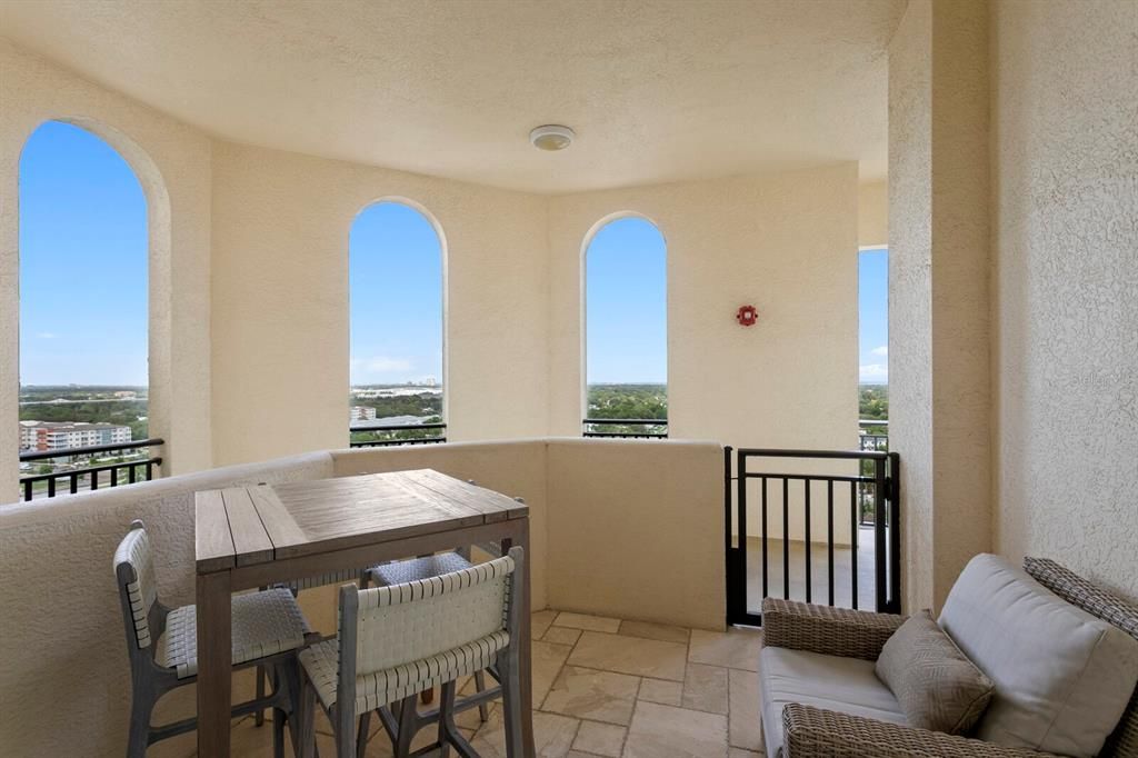 Activo con contrato: $1,295,000 (3 camas, 2 baños, 2000 Pies cuadrados)