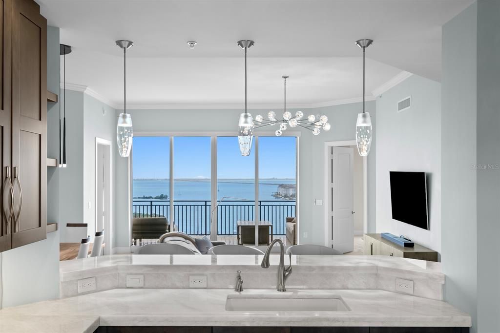 Activo con contrato: $1,295,000 (3 camas, 2 baños, 2000 Pies cuadrados)