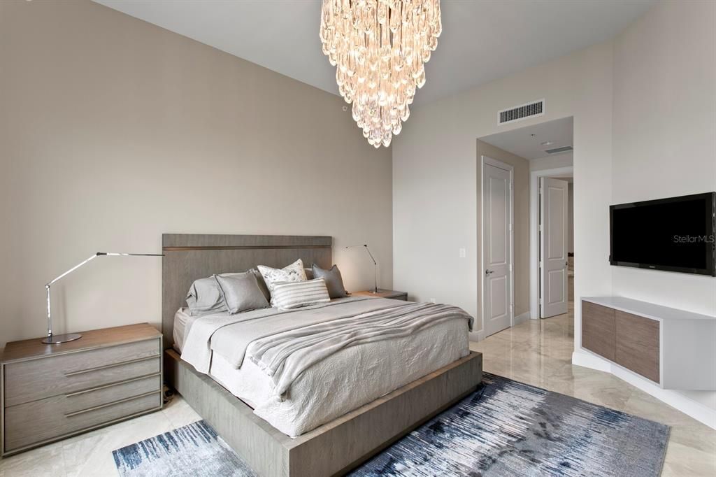 Activo con contrato: $1,295,000 (3 camas, 2 baños, 2000 Pies cuadrados)
