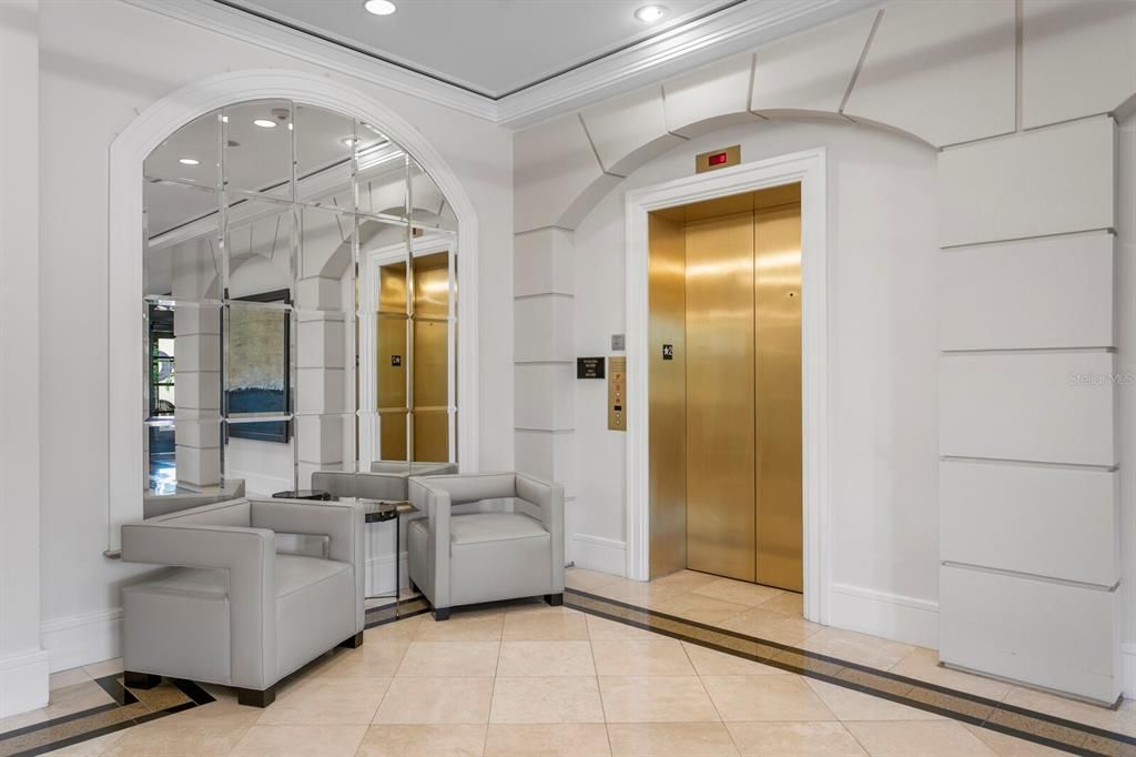 Activo con contrato: $1,295,000 (3 camas, 2 baños, 2000 Pies cuadrados)