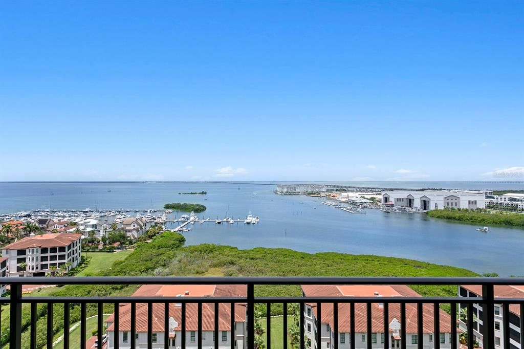 Activo con contrato: $1,295,000 (3 camas, 2 baños, 2000 Pies cuadrados)