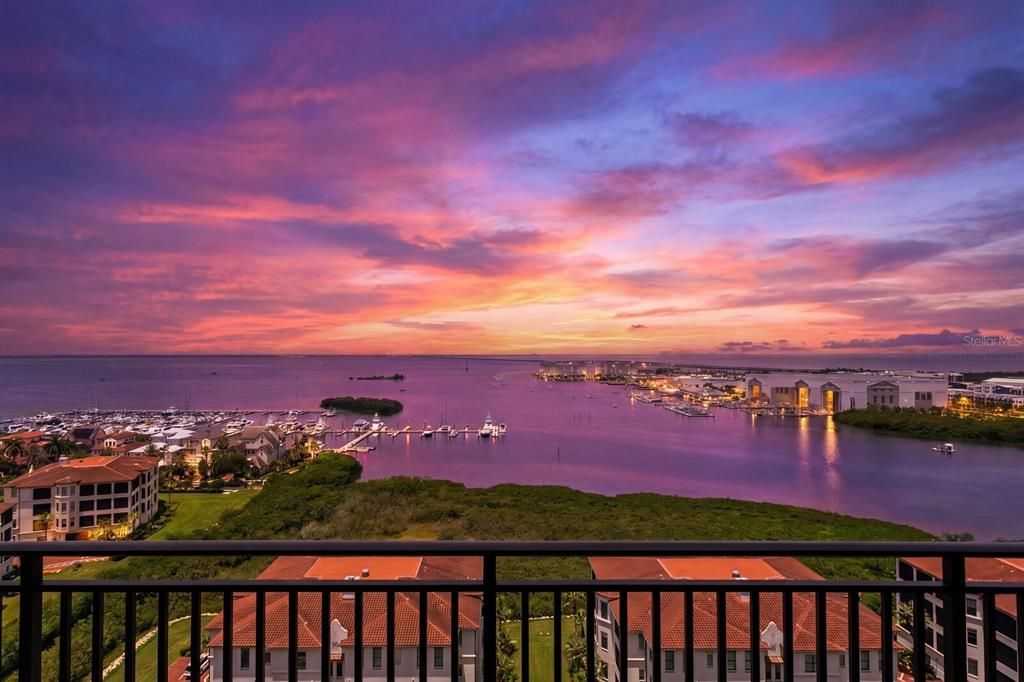 Activo con contrato: $1,295,000 (3 camas, 2 baños, 2000 Pies cuadrados)