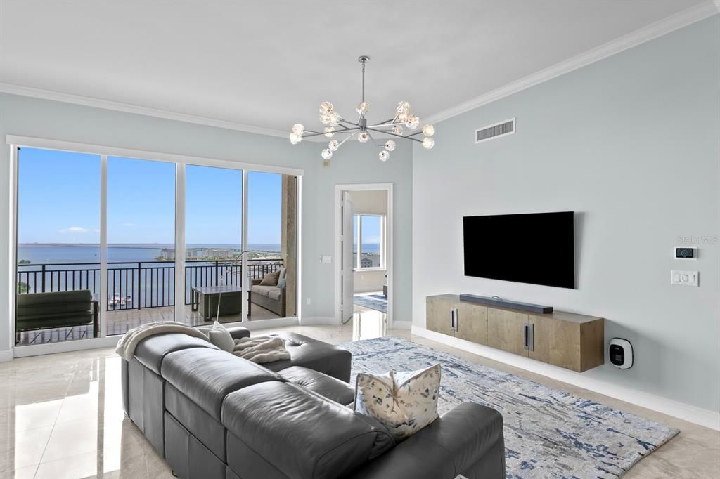 Activo con contrato: $1,295,000 (3 camas, 2 baños, 2000 Pies cuadrados)