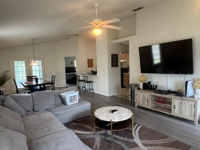 En Venta: $275,000 (3 camas, 2 baños, 1295 Pies cuadrados)