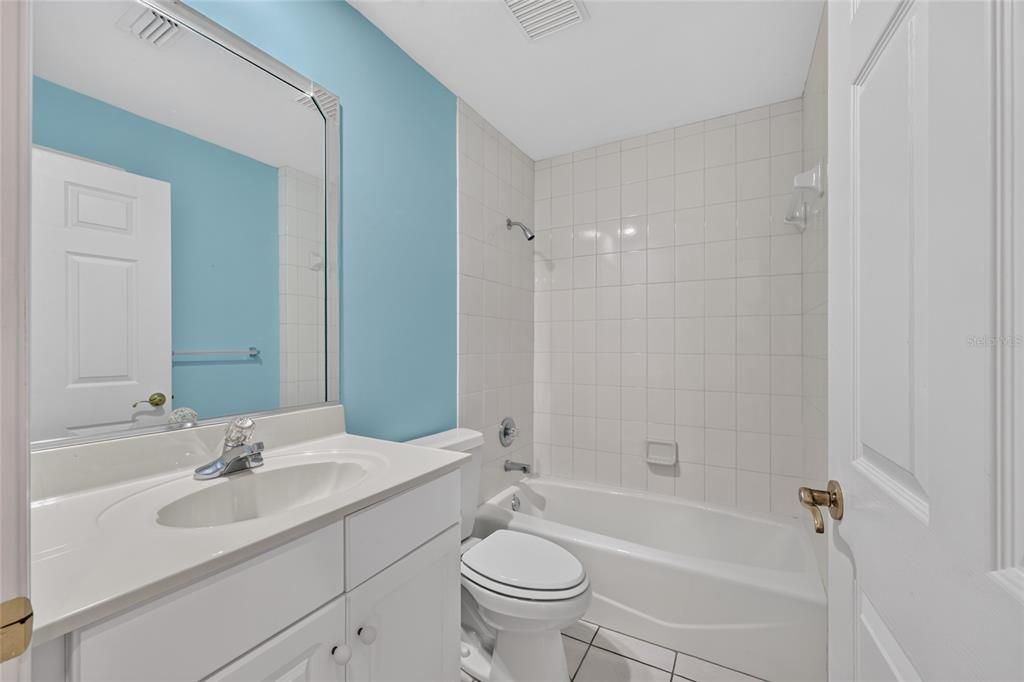 На продажу: $287,900 (2 спален, 2 ванн, 1832 Квадратных фут)