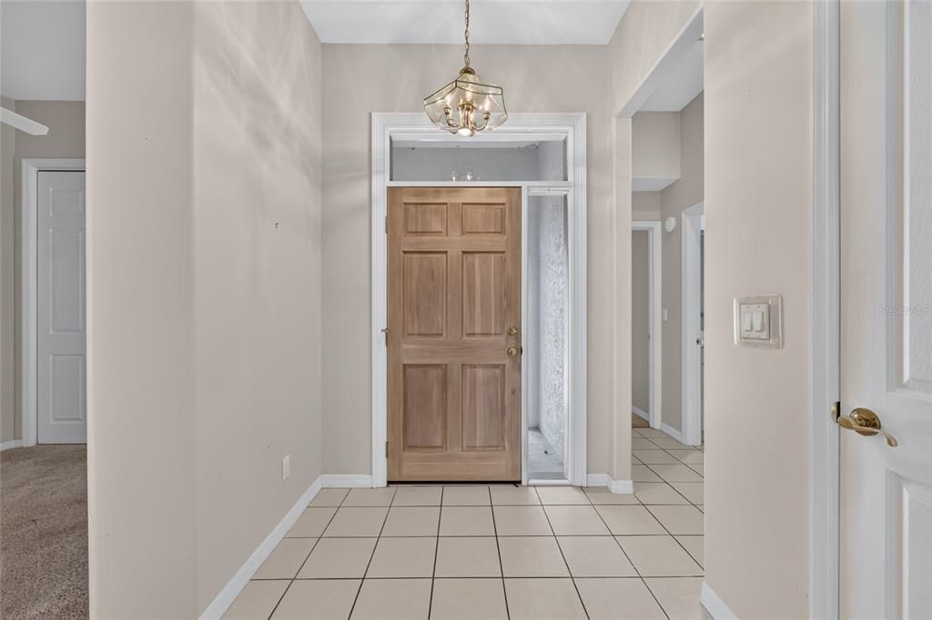 На продажу: $287,900 (2 спален, 2 ванн, 1832 Квадратных фут)