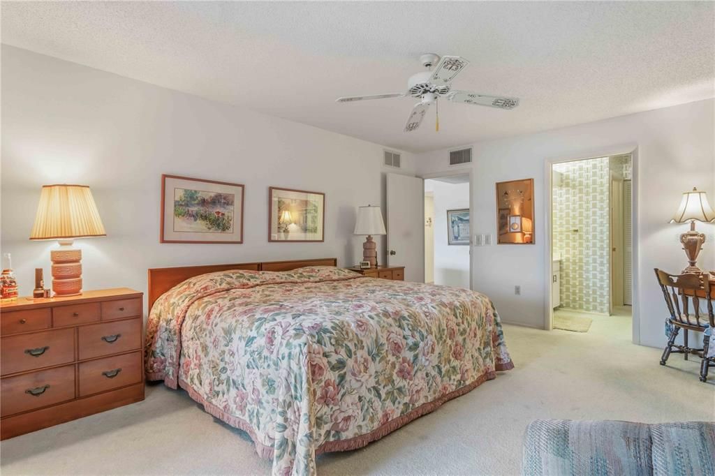 For Sale: $200,000 (2 beds, 2 baths, 1711 Square Feet)