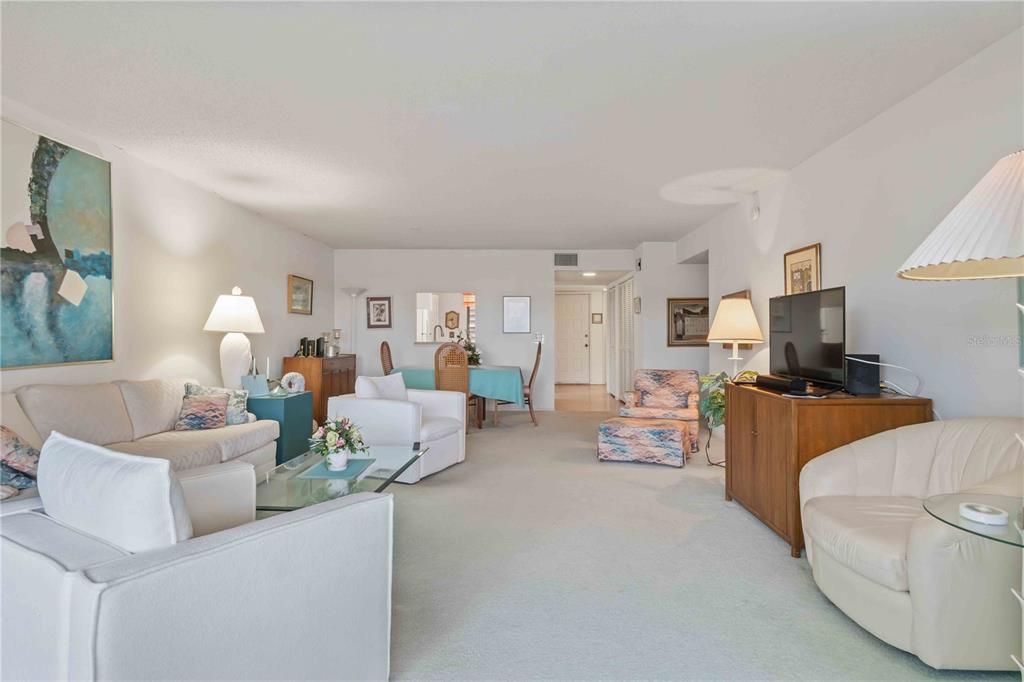 For Sale: $200,000 (2 beds, 2 baths, 1711 Square Feet)
