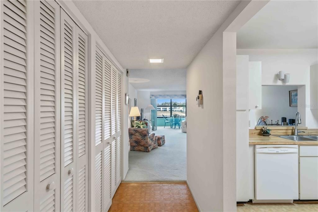 For Sale: $200,000 (2 beds, 2 baths, 1711 Square Feet)