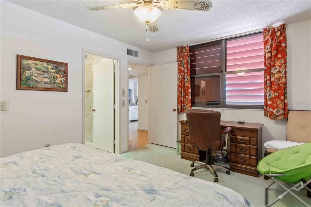For Sale: $200,000 (2 beds, 2 baths, 1711 Square Feet)