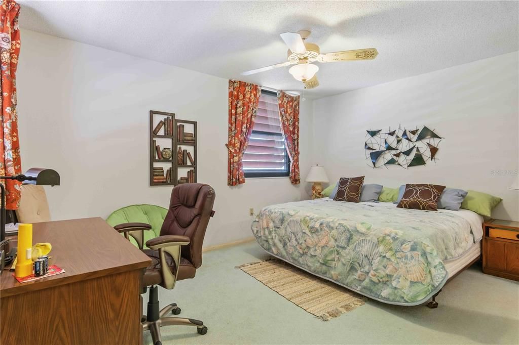 For Sale: $200,000 (2 beds, 2 baths, 1711 Square Feet)