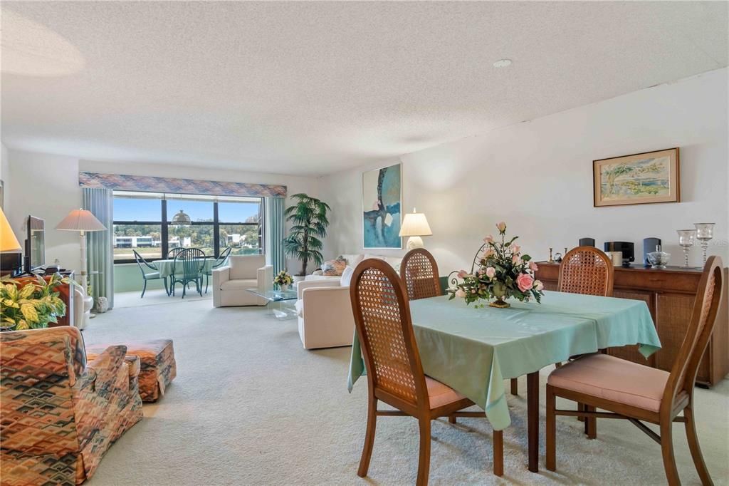 For Sale: $200,000 (2 beds, 2 baths, 1711 Square Feet)