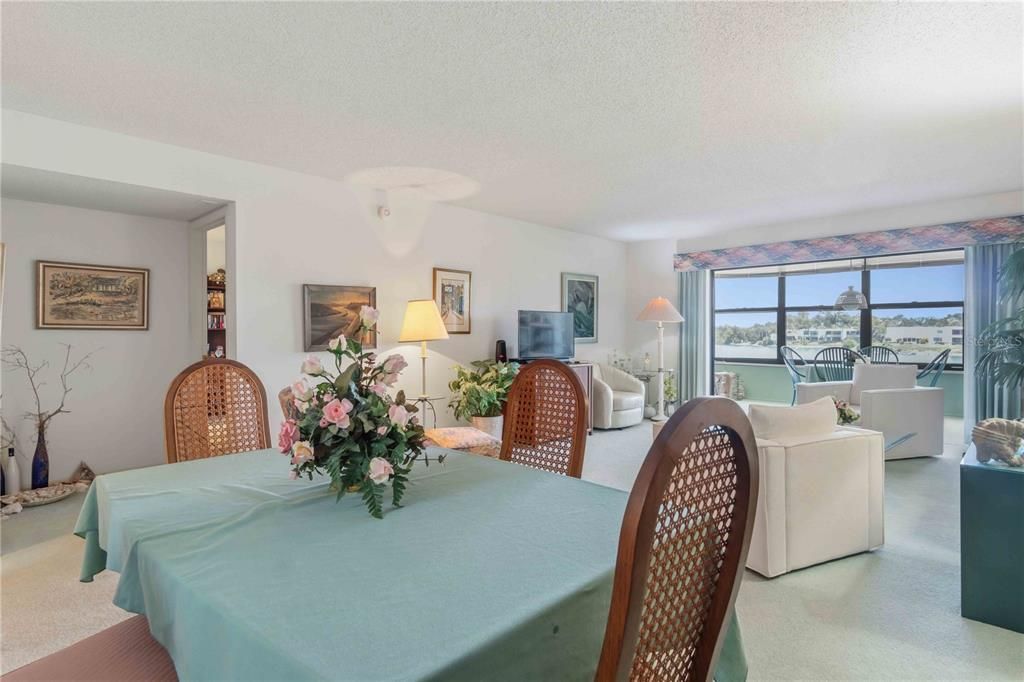 For Sale: $200,000 (2 beds, 2 baths, 1711 Square Feet)