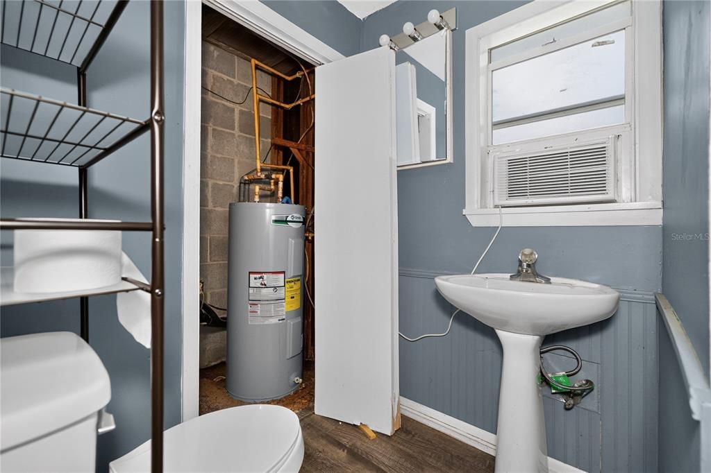 For Sale: $125,000 (3 beds, 1 baths, 1062 Square Feet)
