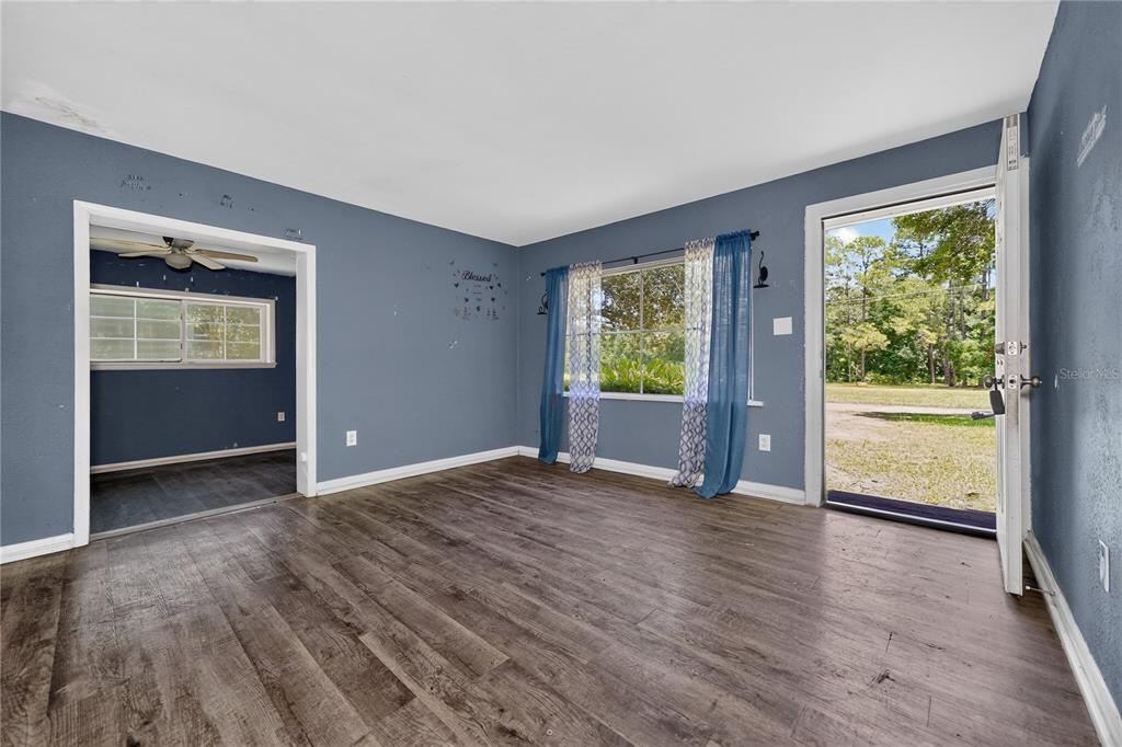 For Sale: $125,000 (3 beds, 1 baths, 1062 Square Feet)