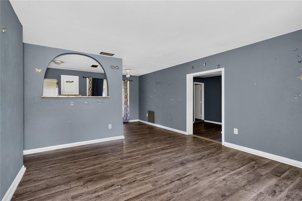 For Sale: $125,000 (3 beds, 1 baths, 1062 Square Feet)