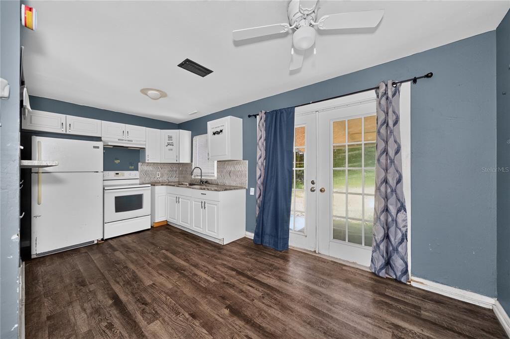 For Sale: $125,000 (3 beds, 1 baths, 1062 Square Feet)
