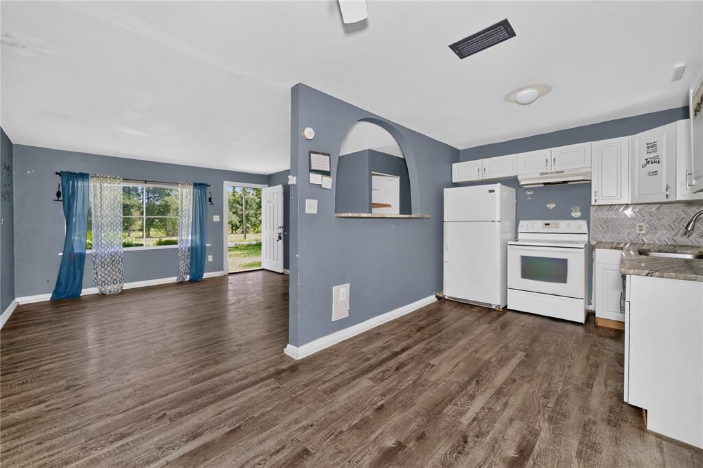 For Sale: $125,000 (3 beds, 1 baths, 1062 Square Feet)