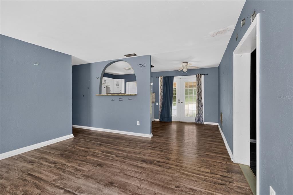 For Sale: $125,000 (3 beds, 1 baths, 1062 Square Feet)