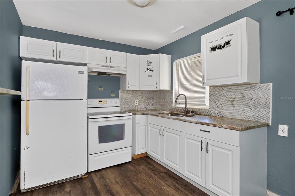 For Sale: $125,000 (3 beds, 1 baths, 1062 Square Feet)