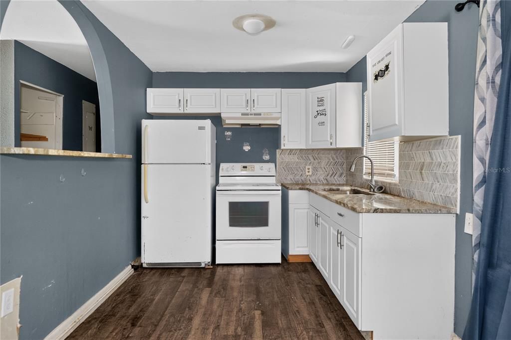 For Sale: $125,000 (3 beds, 1 baths, 1062 Square Feet)