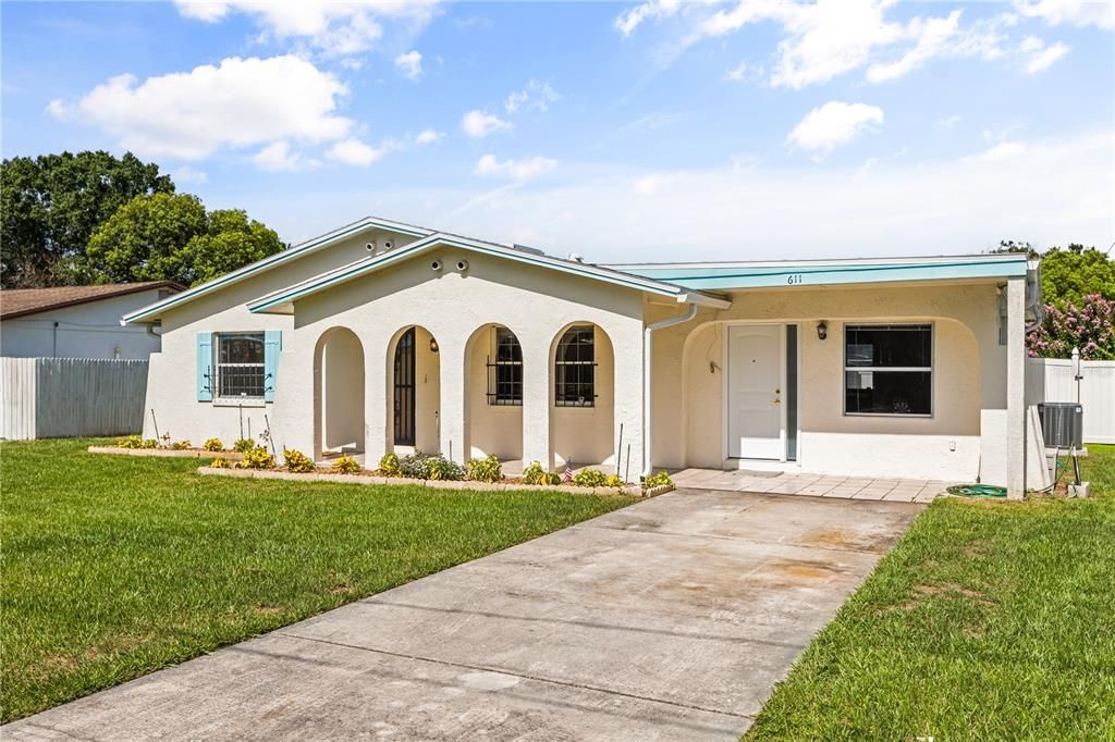For Sale: $270,000 (3 beds, 2 baths, 1986 Square Feet)