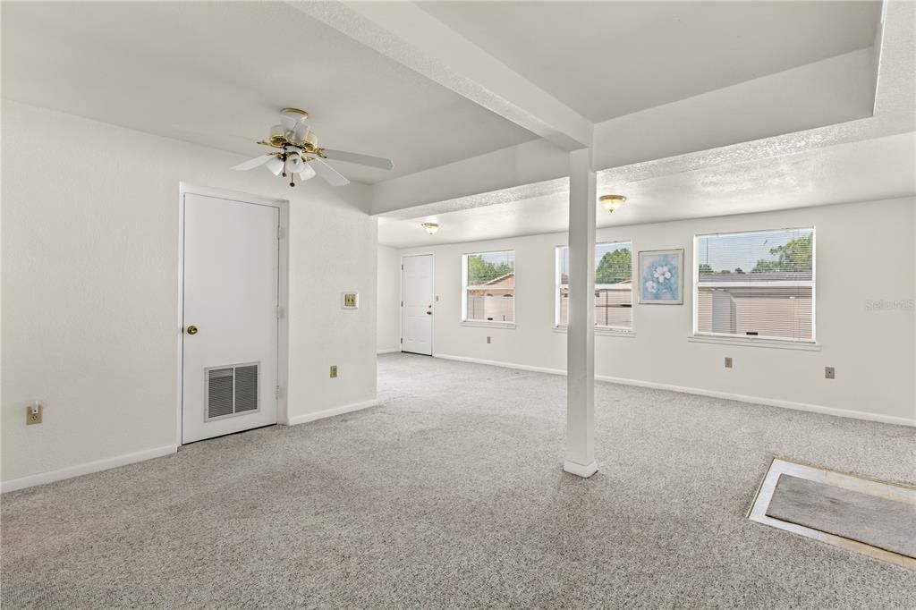 For Sale: $270,000 (3 beds, 2 baths, 1986 Square Feet)