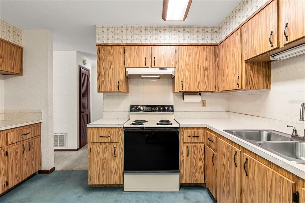 For Sale: $270,000 (3 beds, 2 baths, 1986 Square Feet)